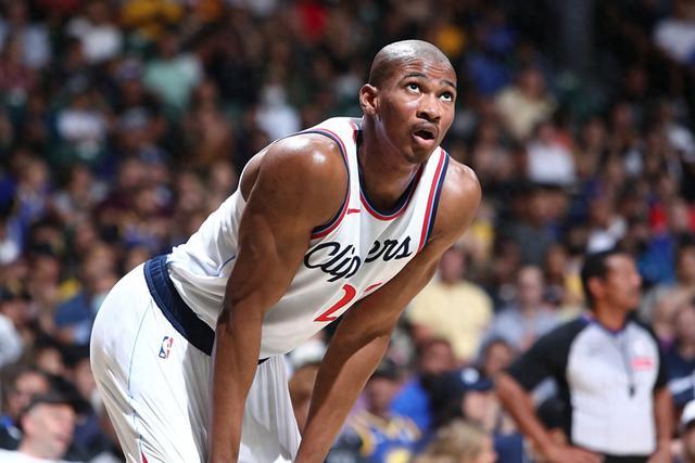 小卡缺阵哈登末节超神 快船力克独行侠追至2-2